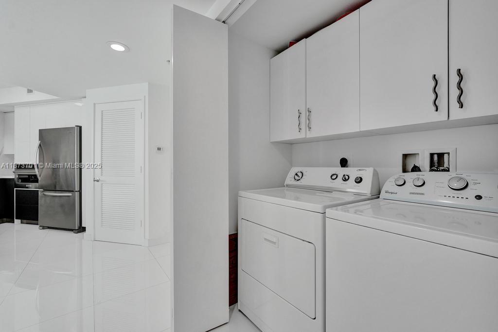 ST TROPEZ ON THE BAY 1 CO - Residential