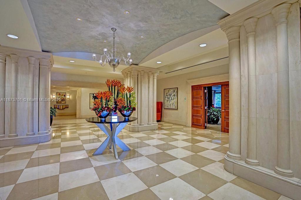 ST TROPEZ ON THE BAY 1 CO - Residential