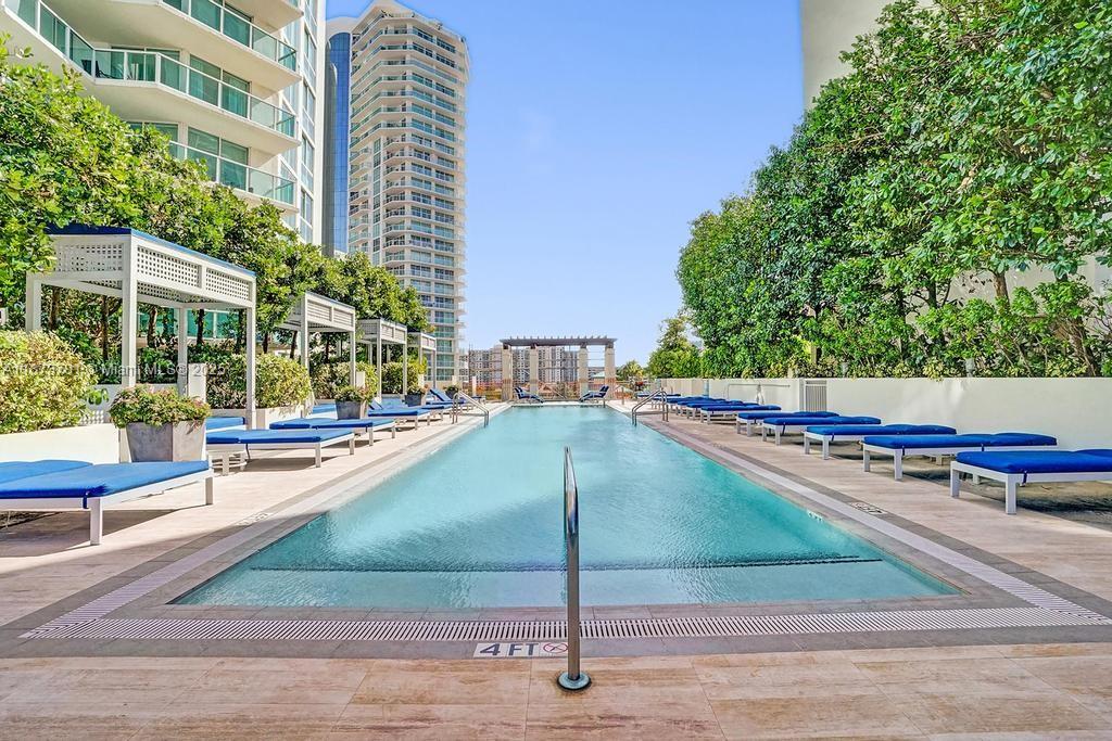 ST TROPEZ ON THE BAY 1 CO - Residential