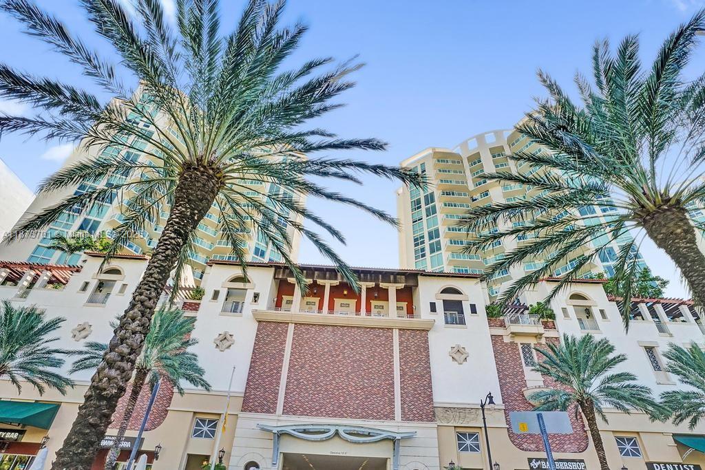 ST TROPEZ ON THE BAY 1 CO - Residential