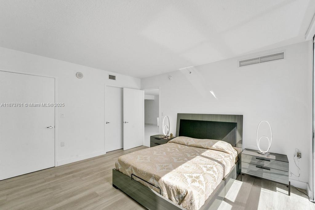 ST TROPEZ ON THE BAY 1 CO - Residential