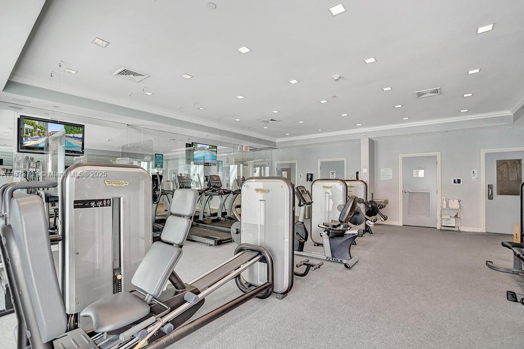 ST TROPEZ ON THE BAY 1 CO - Residential