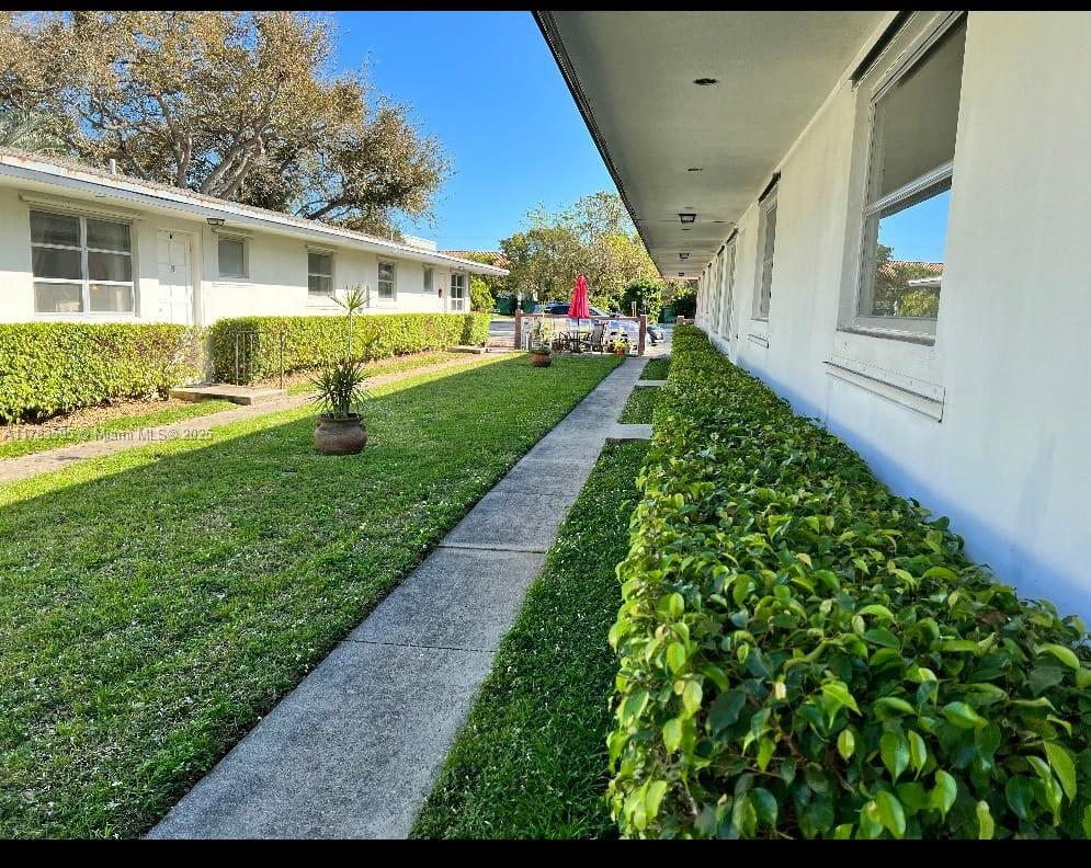Property for Sale at 2215 Jackson St 4, Hollywood, Broward County, Florida - Bedrooms: 1 
Bathrooms: 1  - $109,000