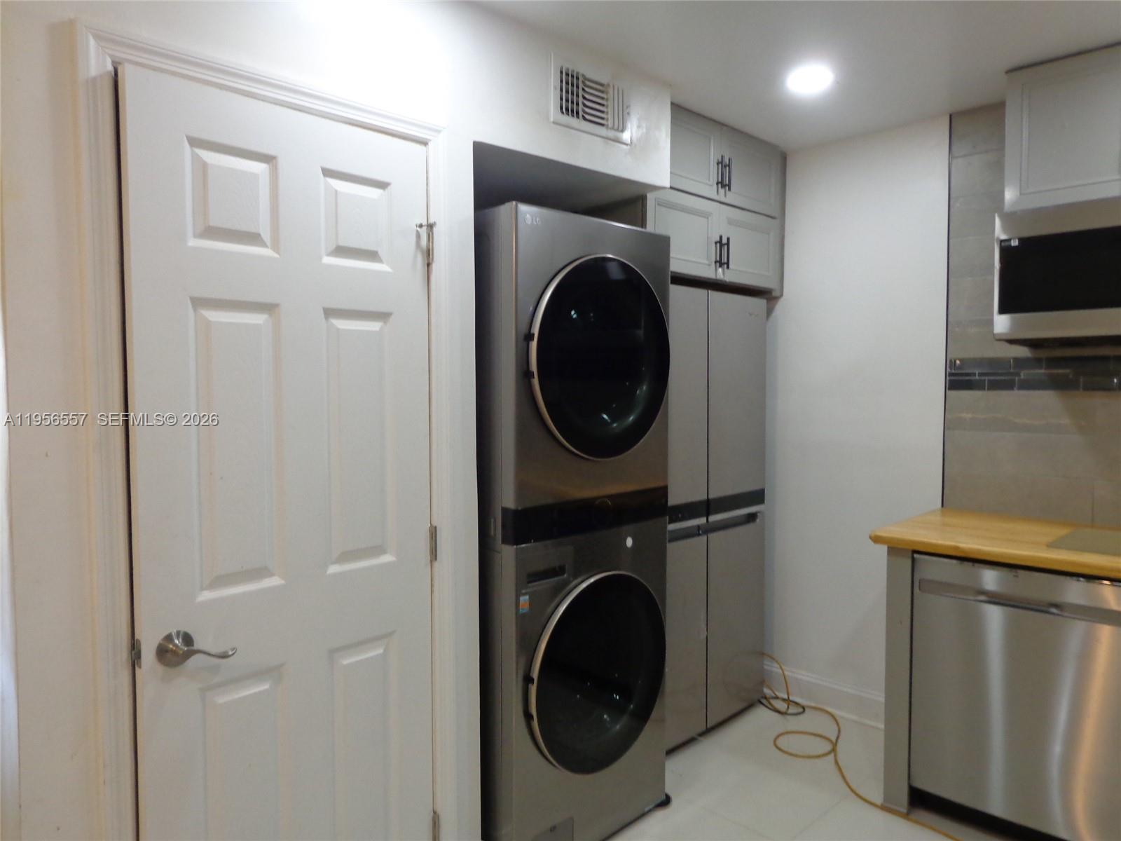 MANORS OF INVERRARY I-7 - Residential