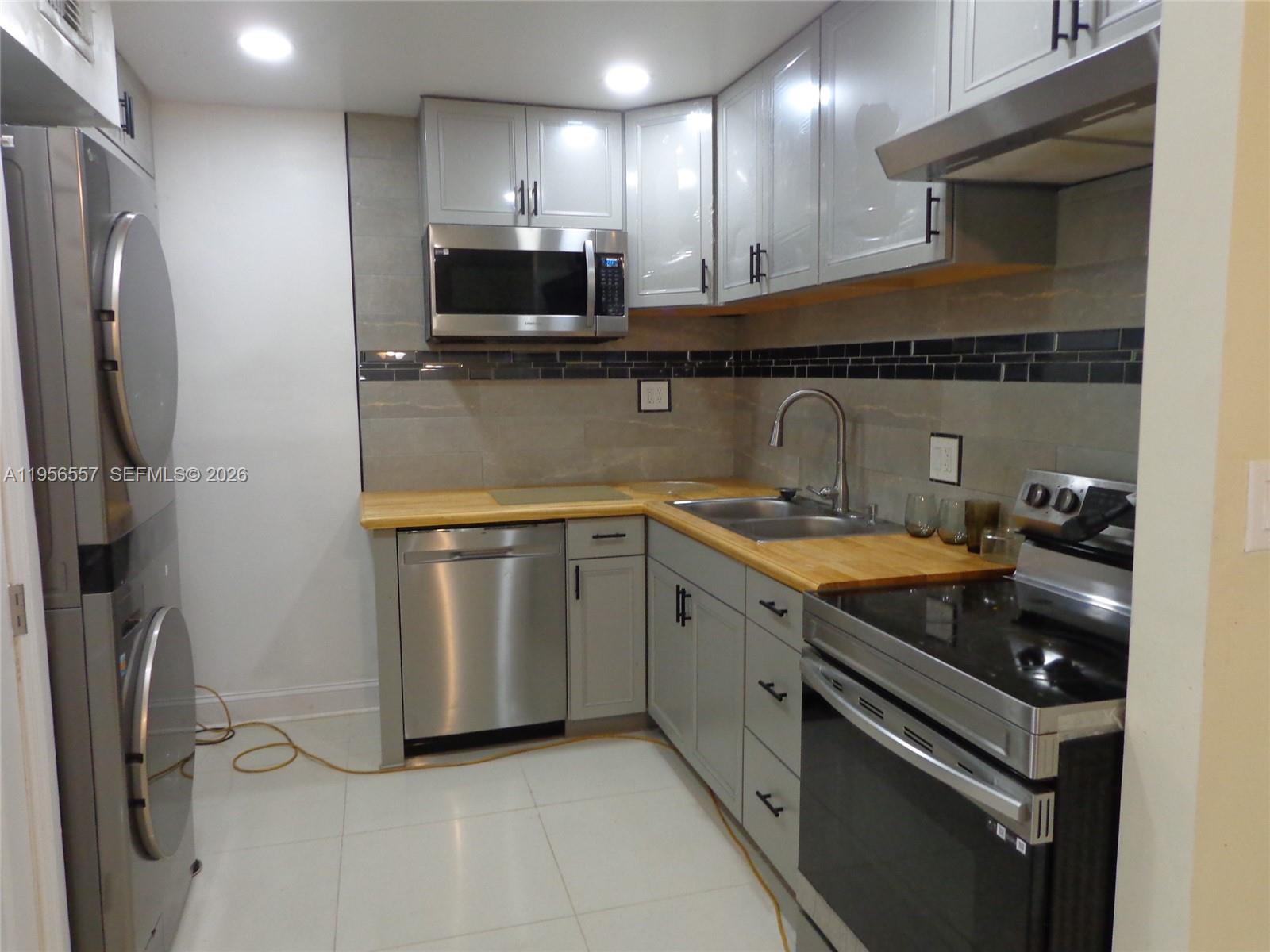 MANORS OF INVERRARY I-7 - Residential