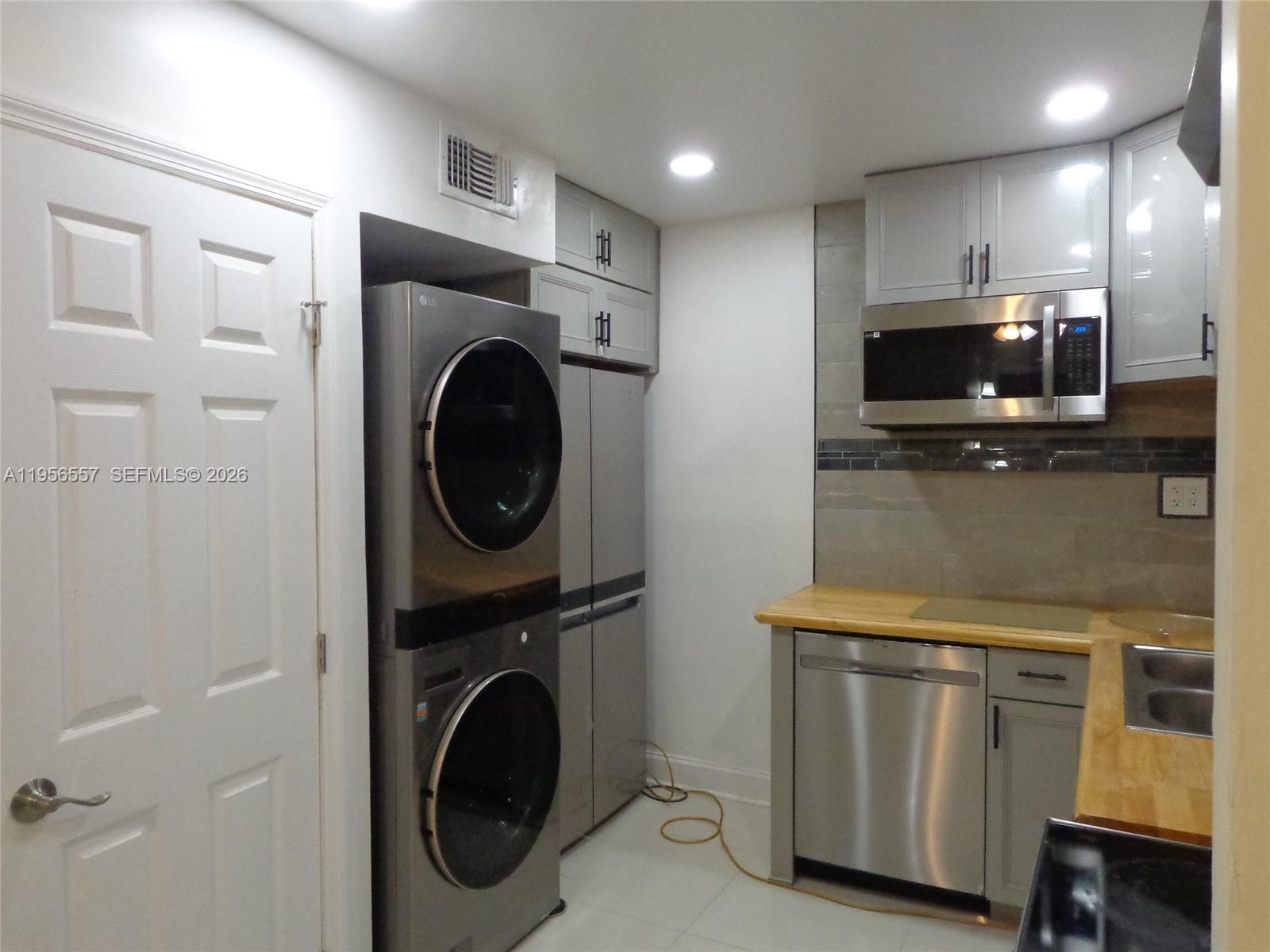 MANORS OF INVERRARY I-7 - Residential