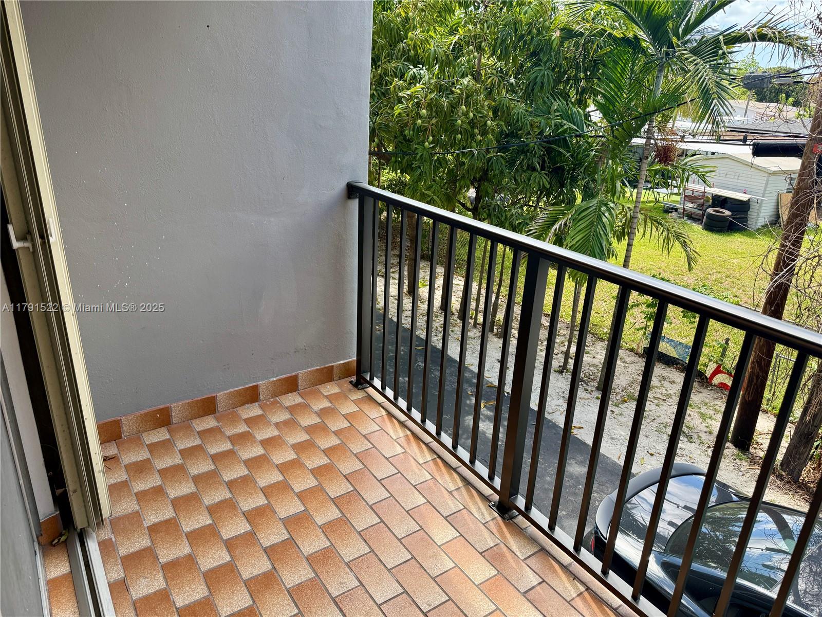 EL JARDIN DE HIALEAH COND - Residential Lease