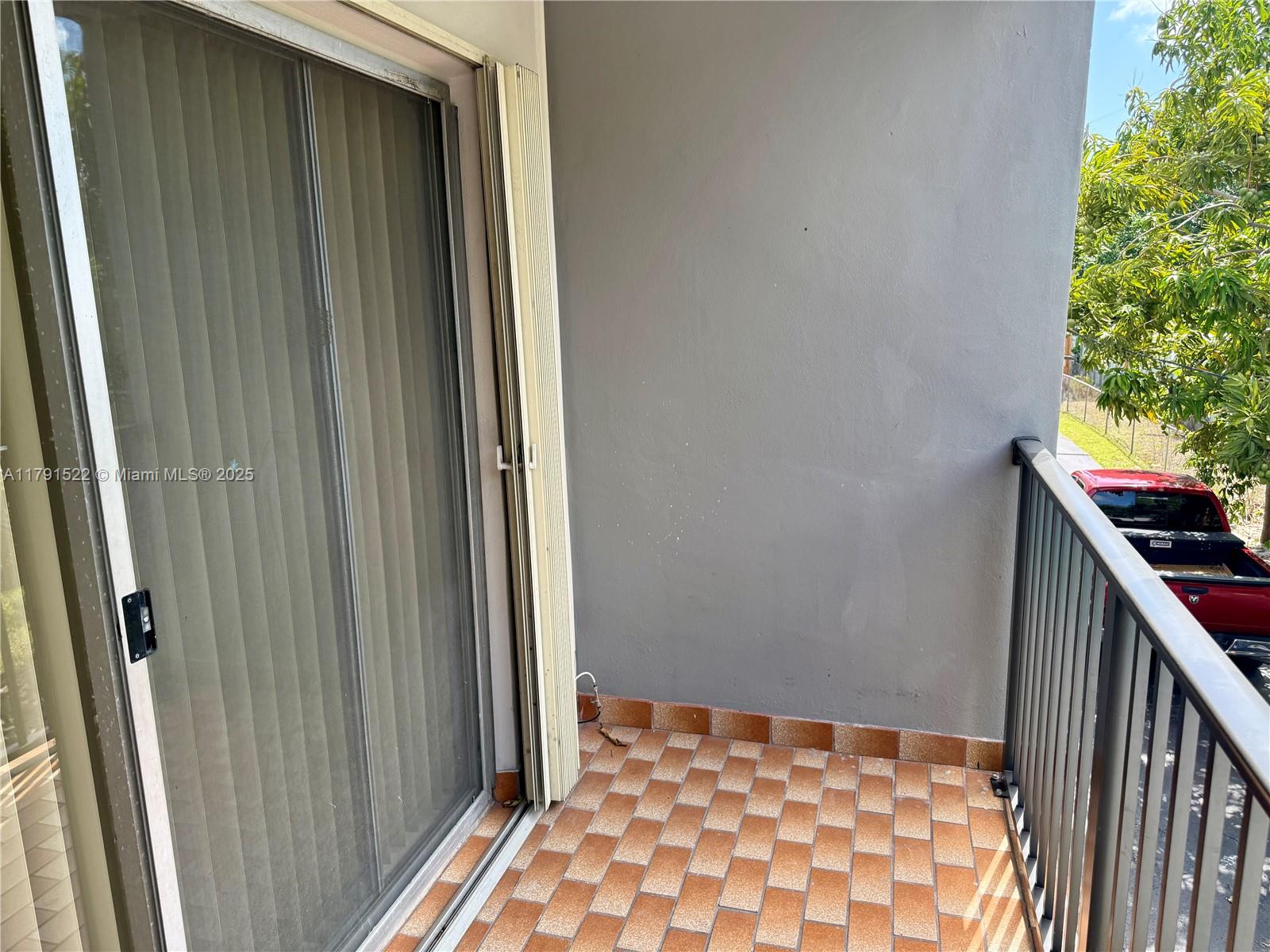 EL JARDIN DE HIALEAH COND - Residential Lease