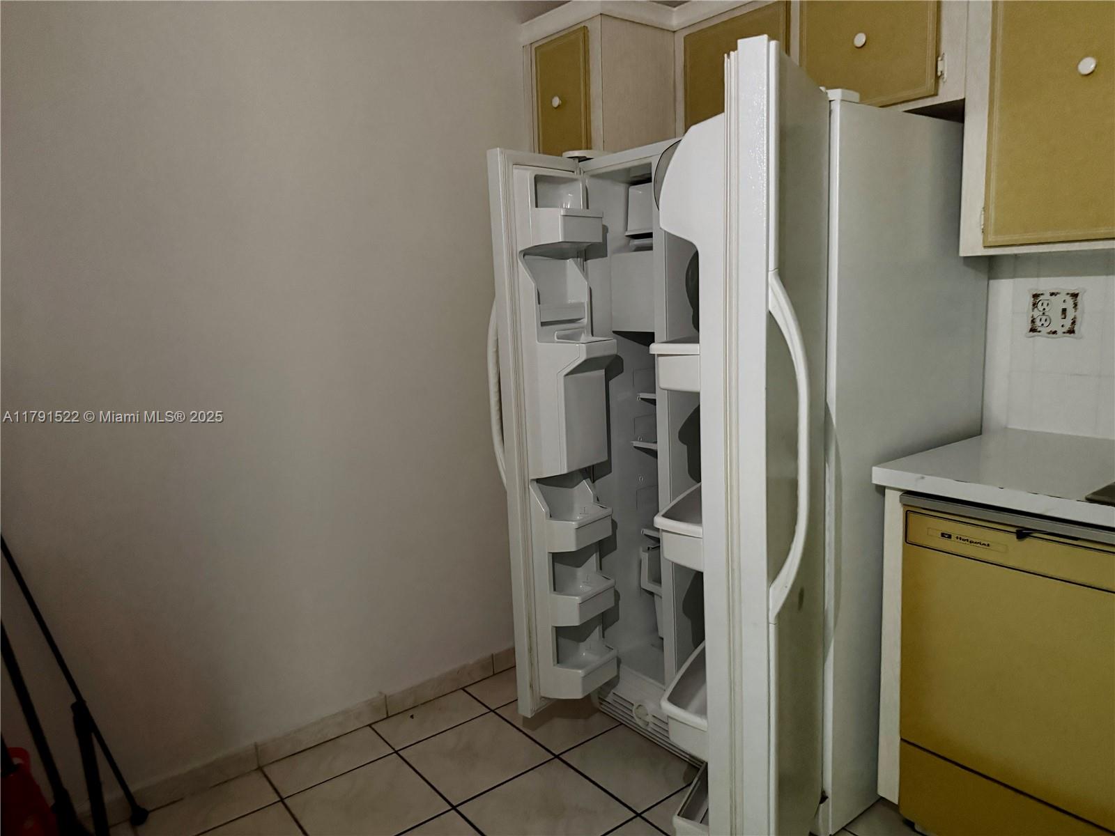 EL JARDIN DE HIALEAH COND - Residential Lease