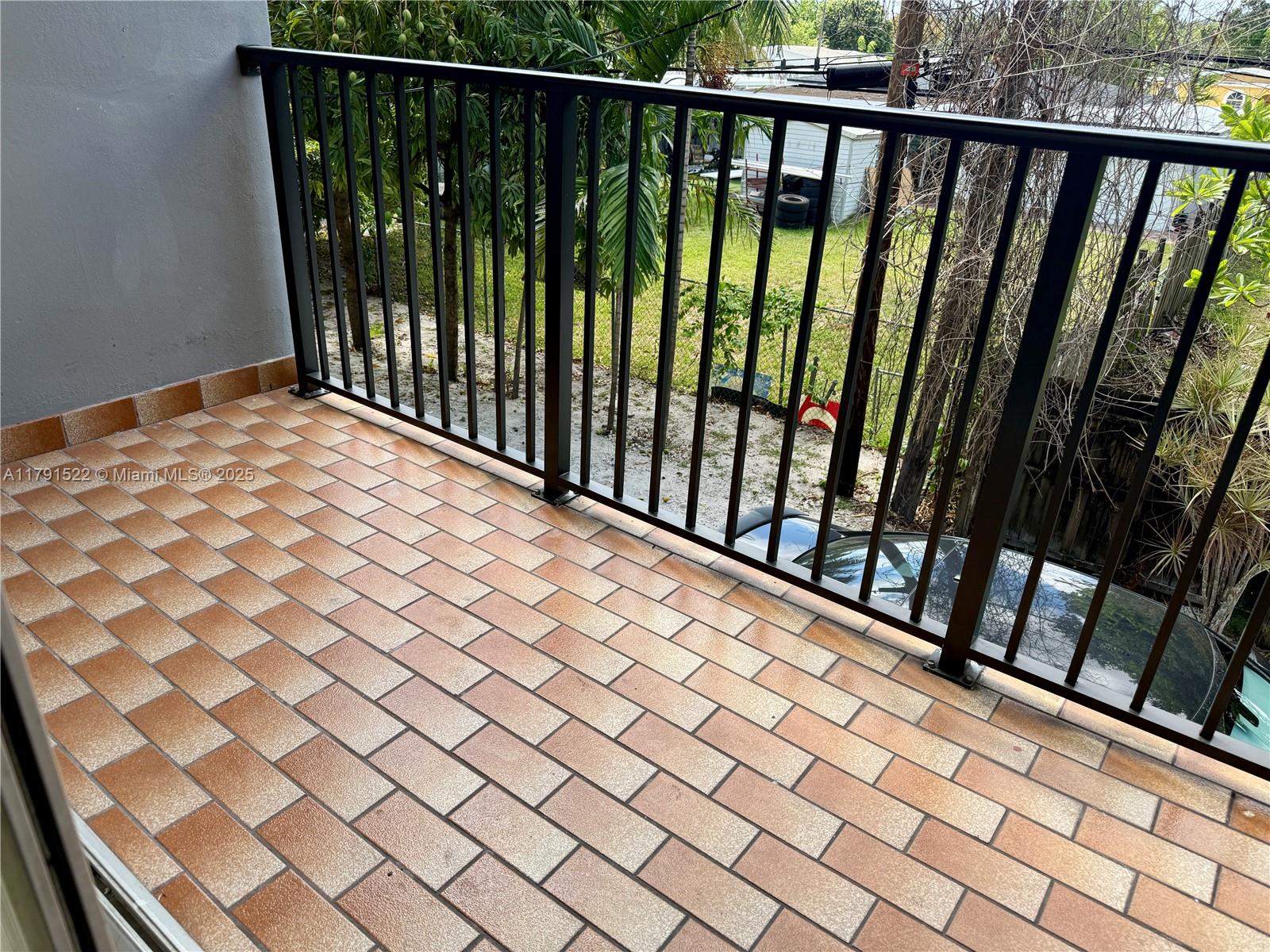 EL JARDIN DE HIALEAH COND - Residential Lease