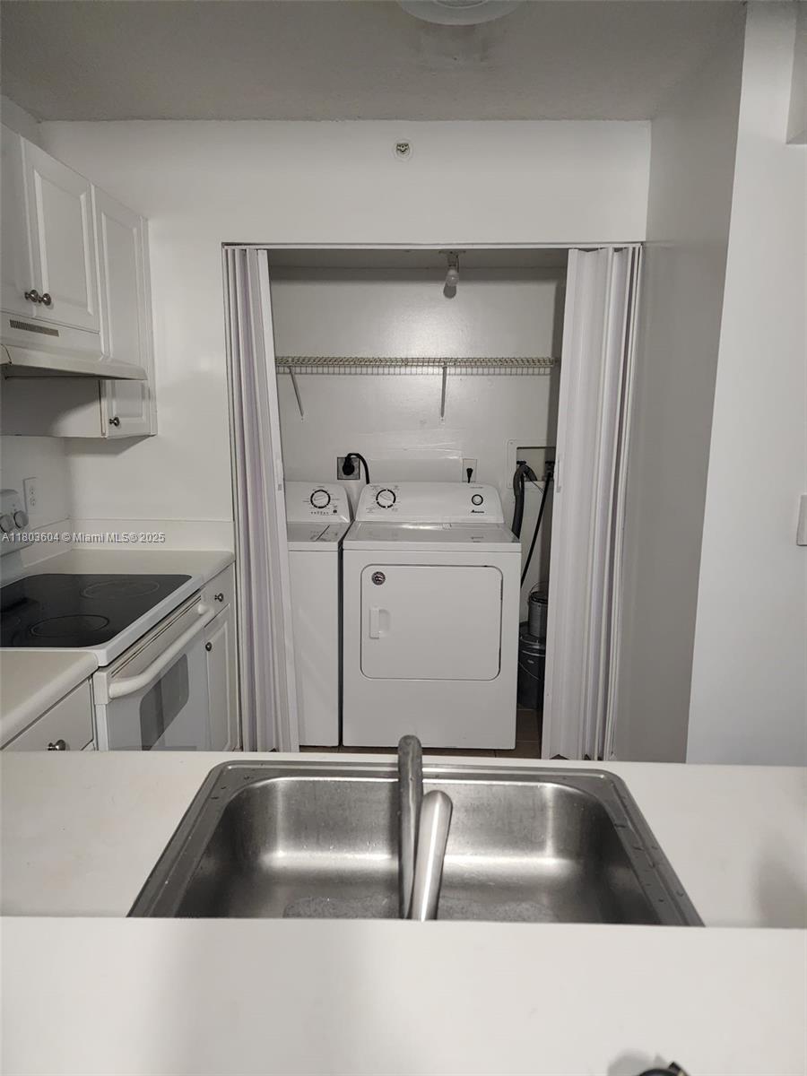 SHERIDAN EAST CONDO BLDG - Residential