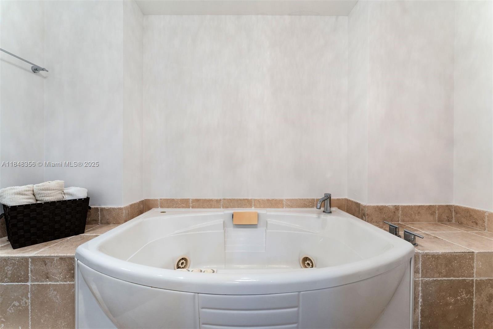 TRUMP ROYALE CONDO - Residential