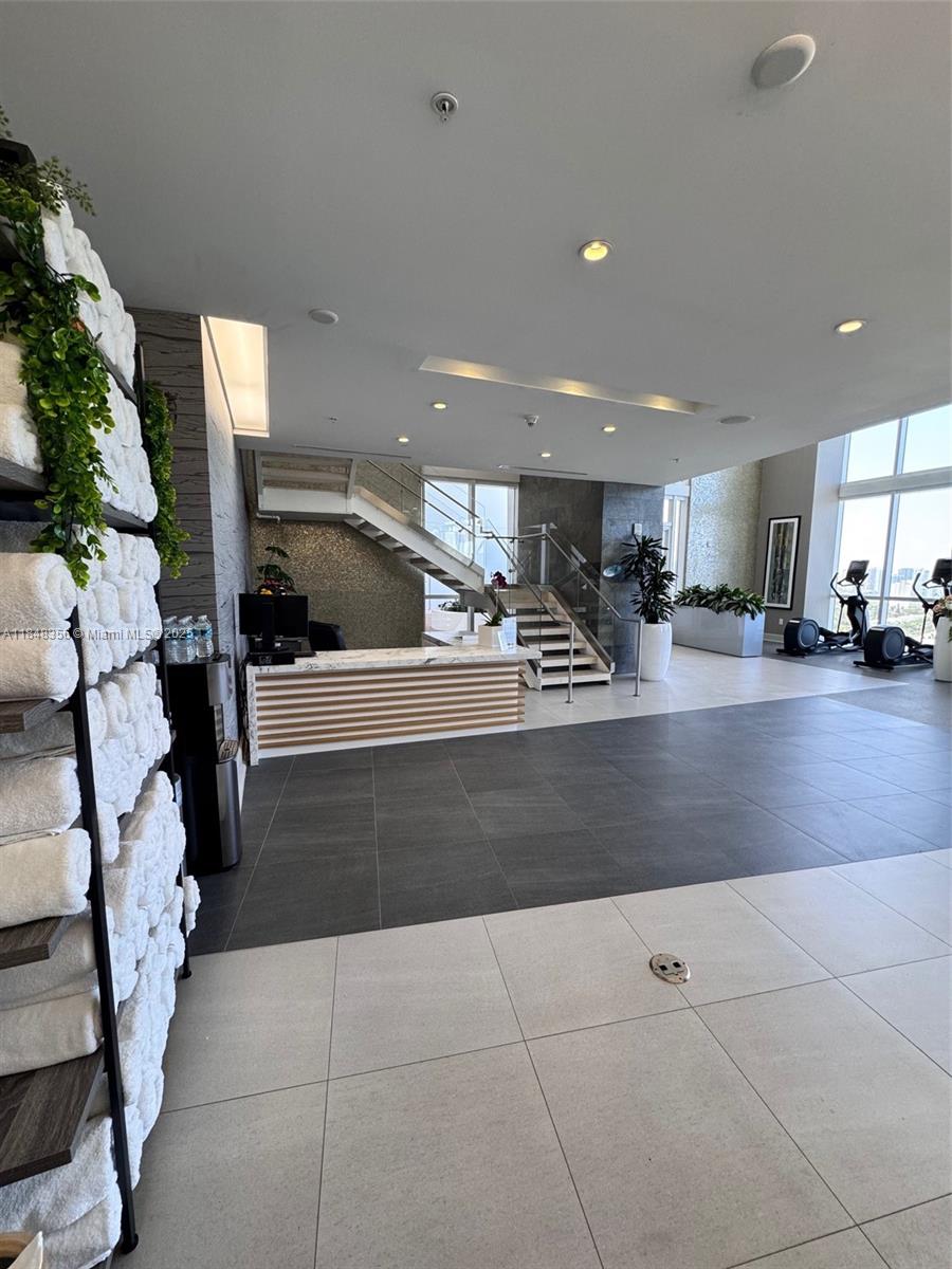 TRUMP ROYALE CONDO - Residential