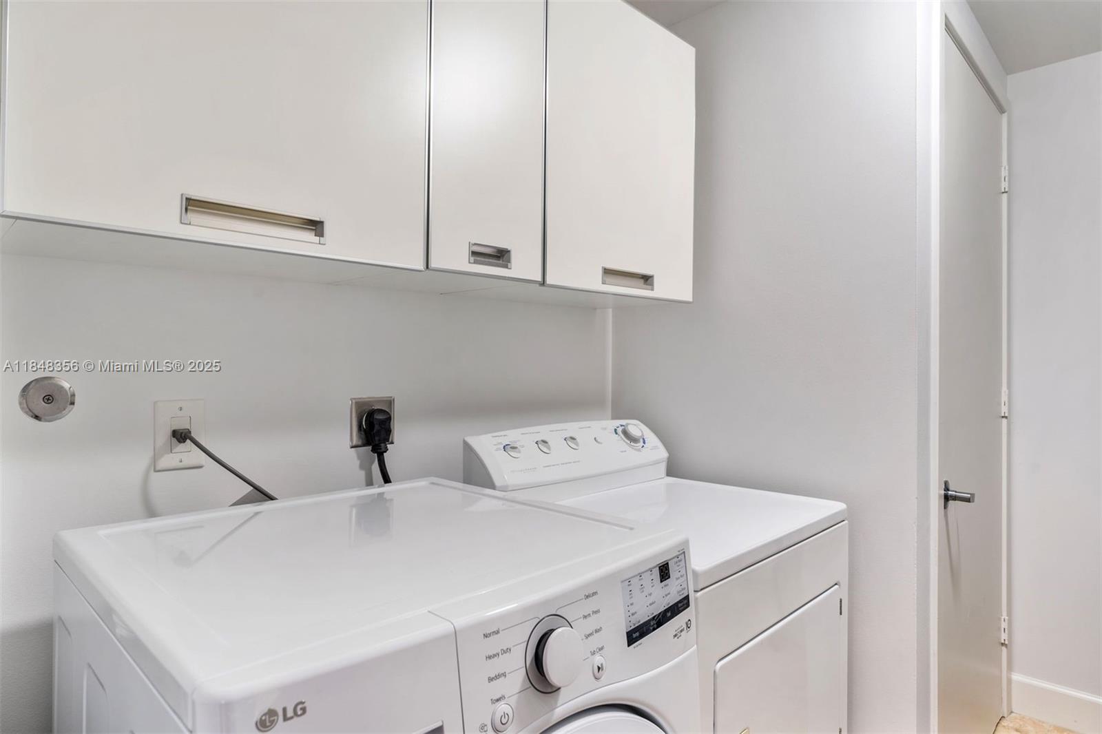 TRUMP ROYALE CONDO - Residential