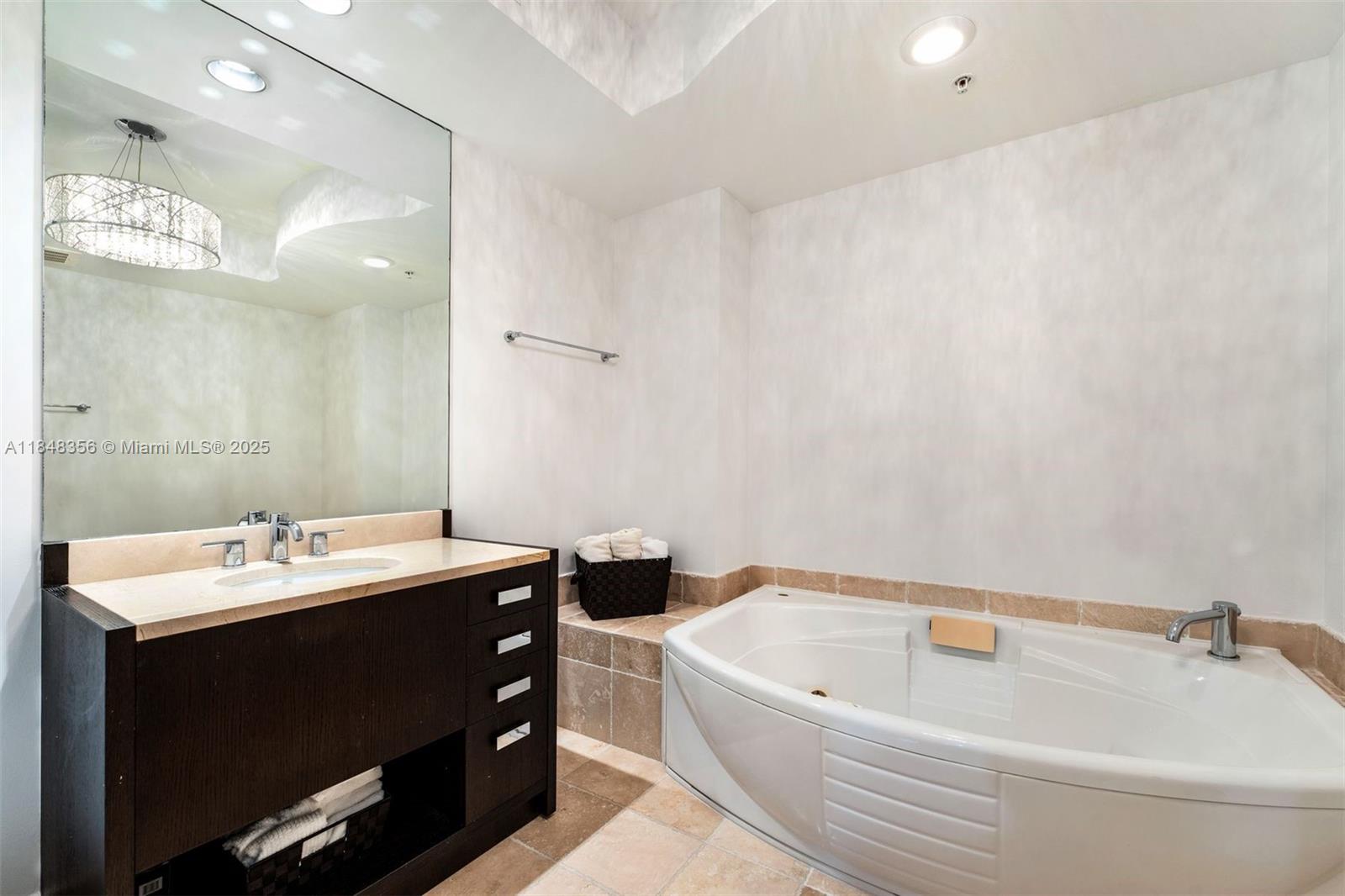 TRUMP ROYALE CONDO - Residential