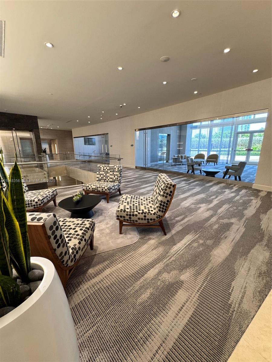 TRUMP ROYALE CONDO - Residential