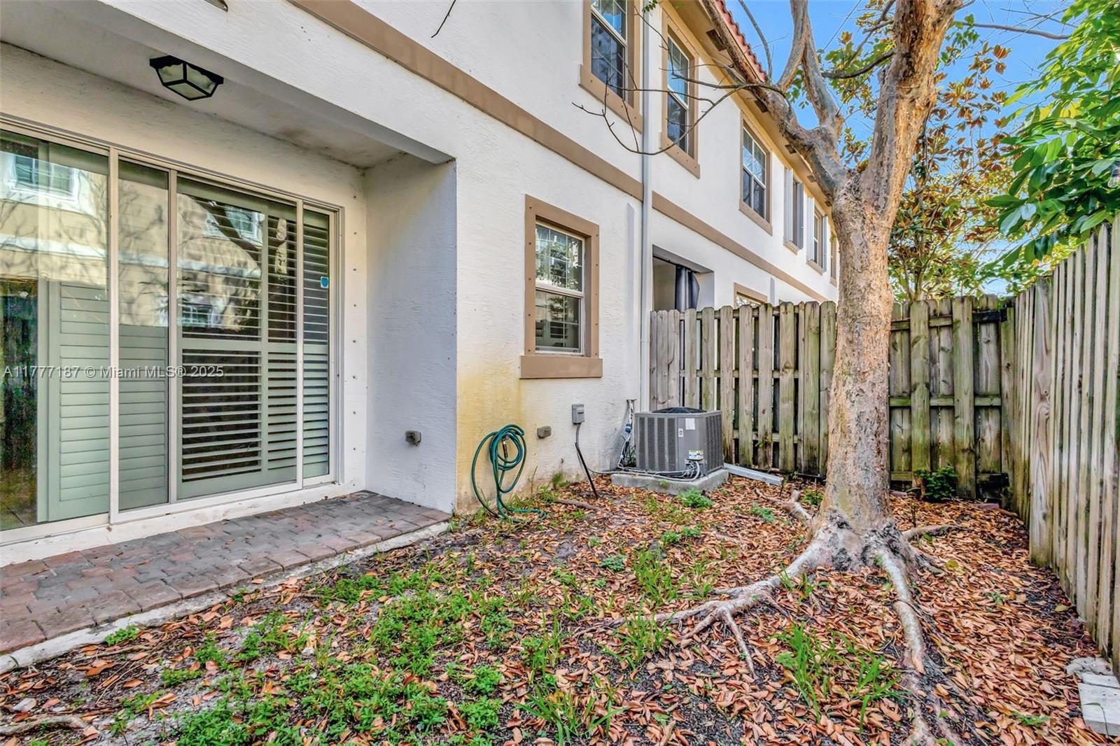 CHARLESTON COMMONS - Residential