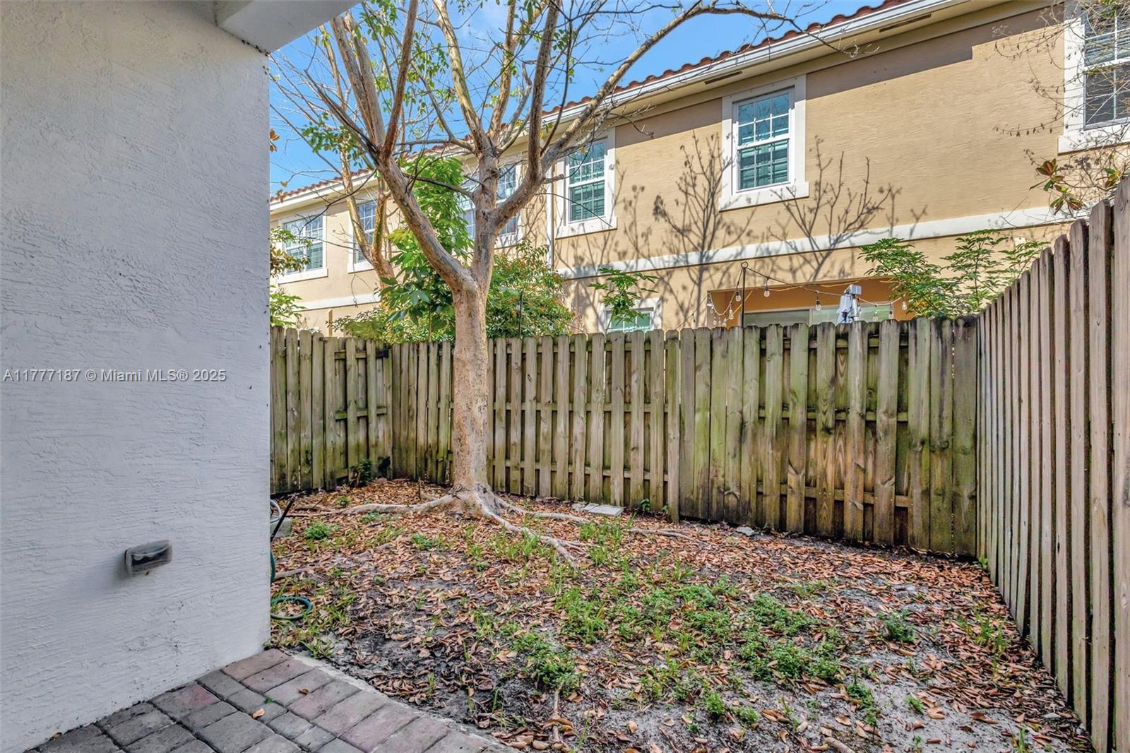 CHARLESTON COMMONS - Residential