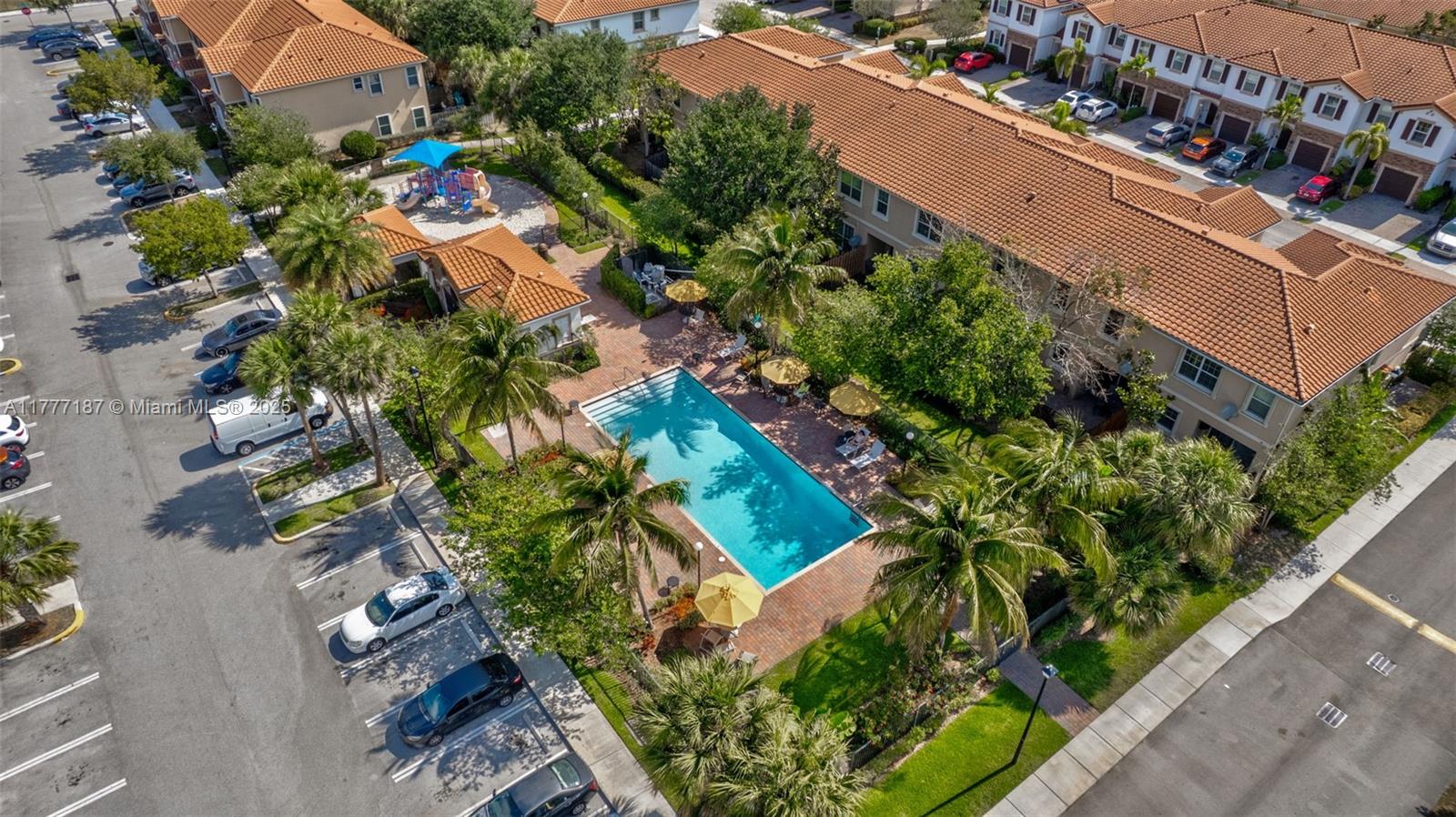 CHARLESTON COMMONS - Residential