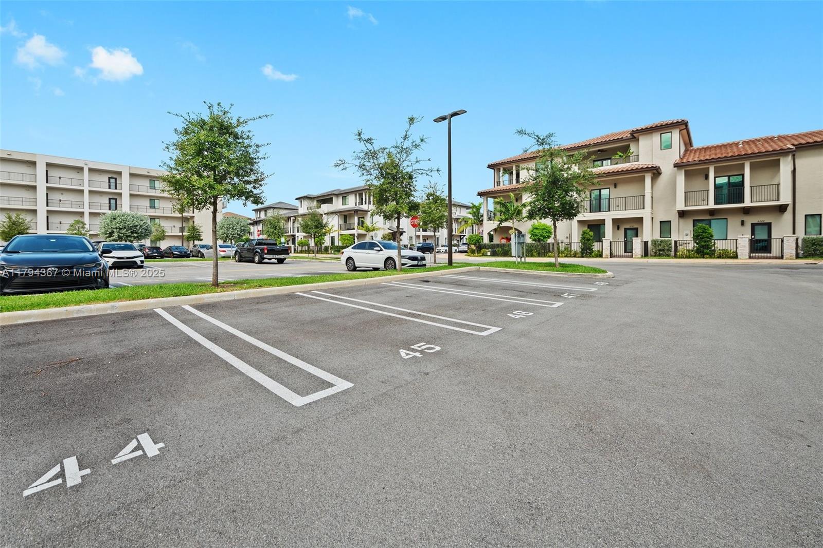 DOWNTOWN DORAL SOUTH PHAS - Residential
