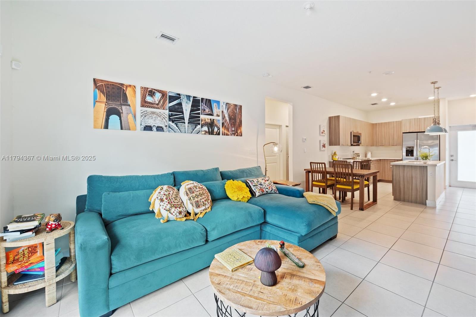 DOWNTOWN DORAL SOUTH PHAS - Residential