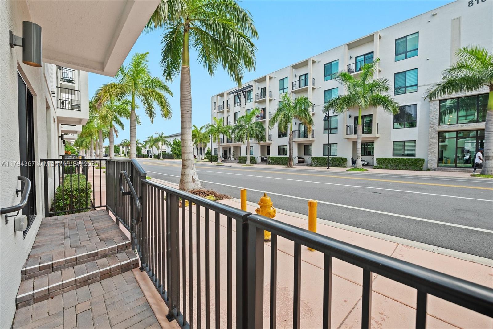 DOWNTOWN DORAL SOUTH PHAS - Residential