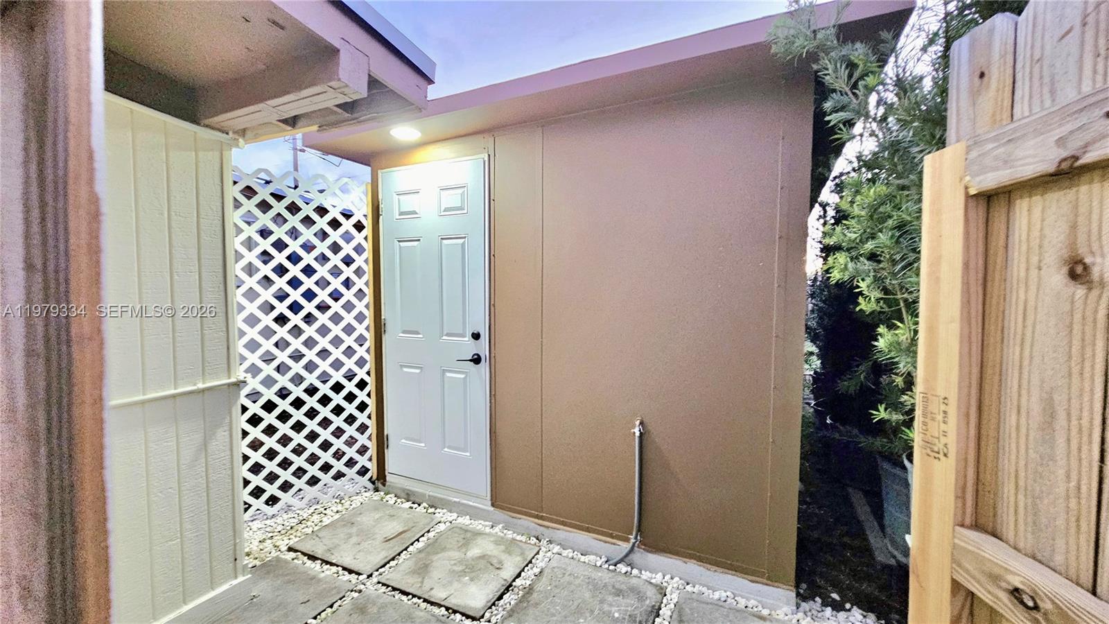 CUTLER RIDGE MANOR ESTATE - Residential Lease