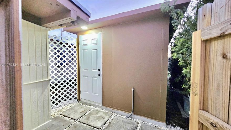 Spacious & Independent Efficiency for Rent in Cutler Bay! This charming and fully furnished efficiency offers
comfort, privacy, and convenience. Spacious bedroom and renovated bathroom. Outdoor sitting area – ideal for relaxing or entertaining. Furnished and move-in ready. The kitchen offers cabinet space, microwave and refrigerator. For a single tenant. No pets allowed. Quiet area, located near US-1, Florida Turnpike and Southland Mall.