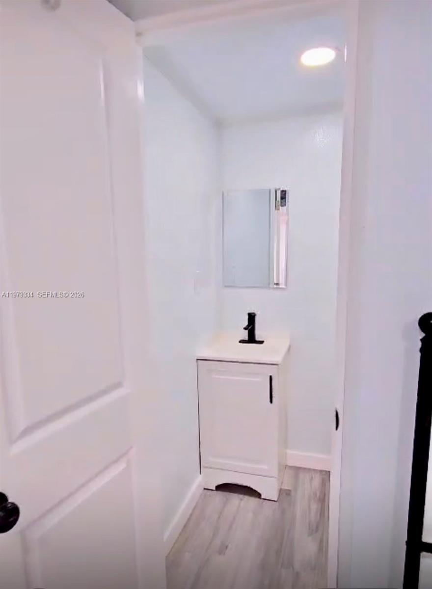 CUTLER RIDGE MANOR ESTATE - Residential Lease