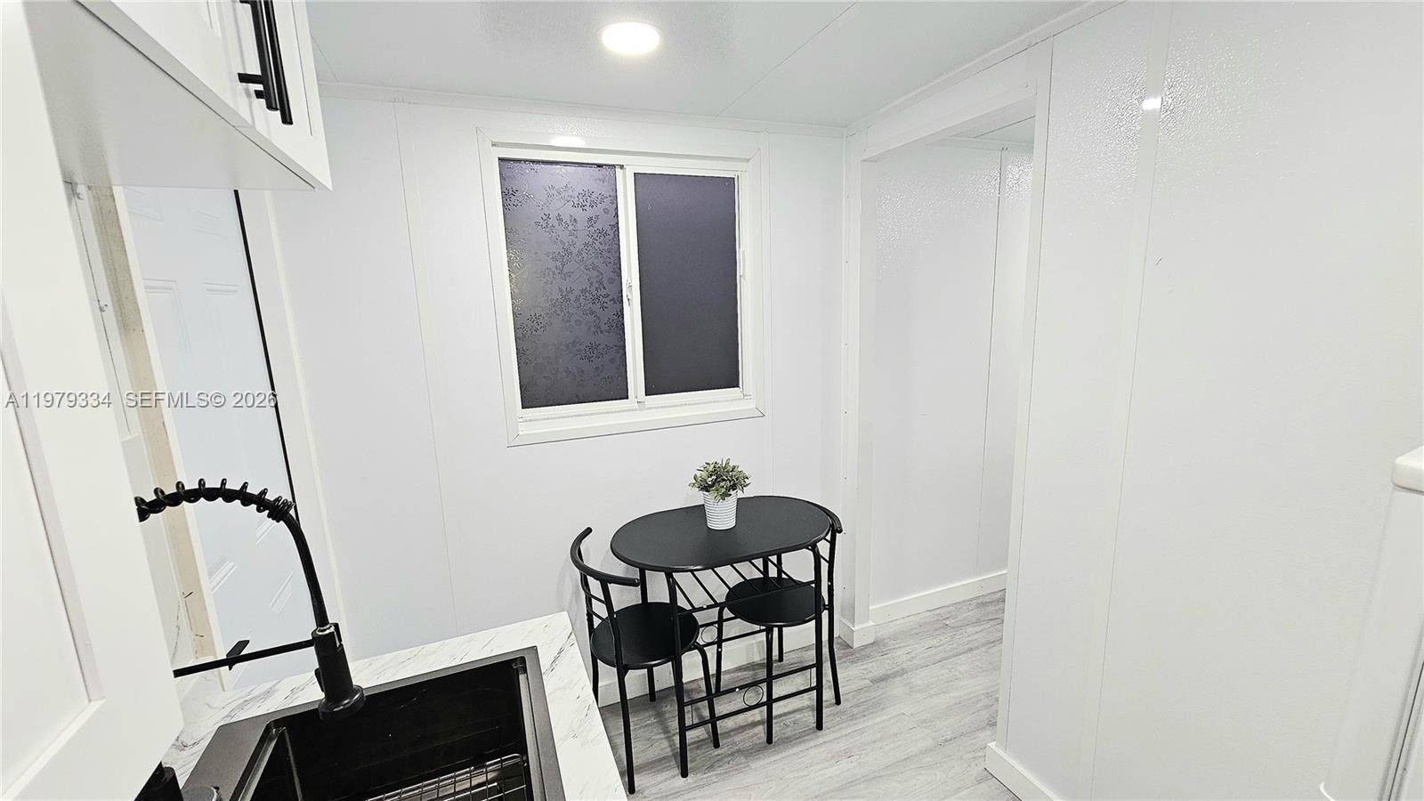 CUTLER RIDGE MANOR ESTATE - Residential Lease