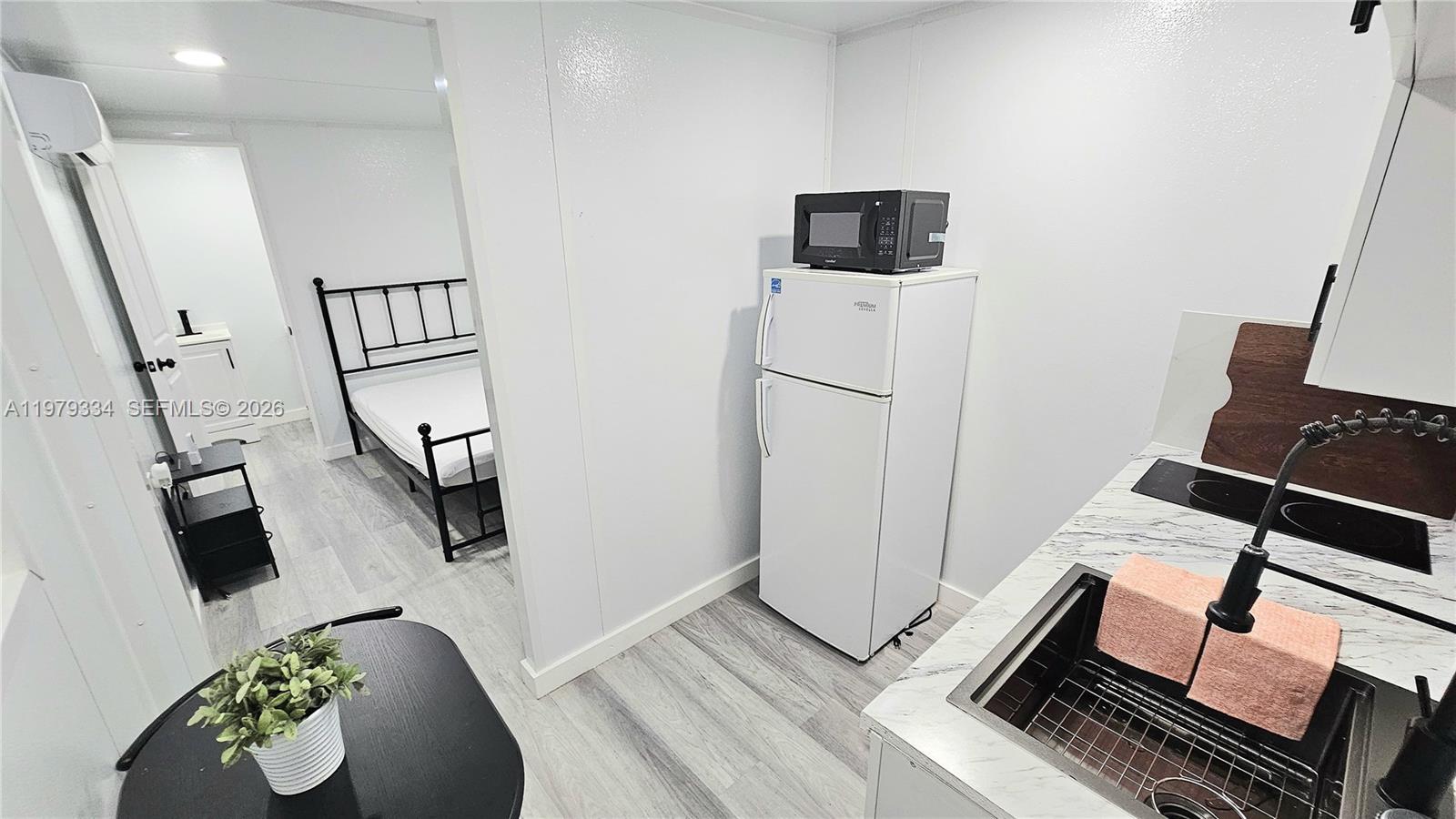 CUTLER RIDGE MANOR ESTATE - Residential Lease