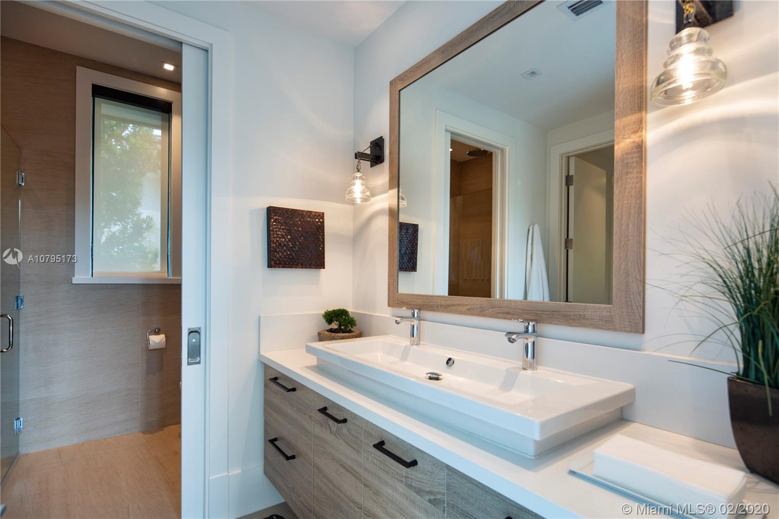 Ponce Gate - Residential