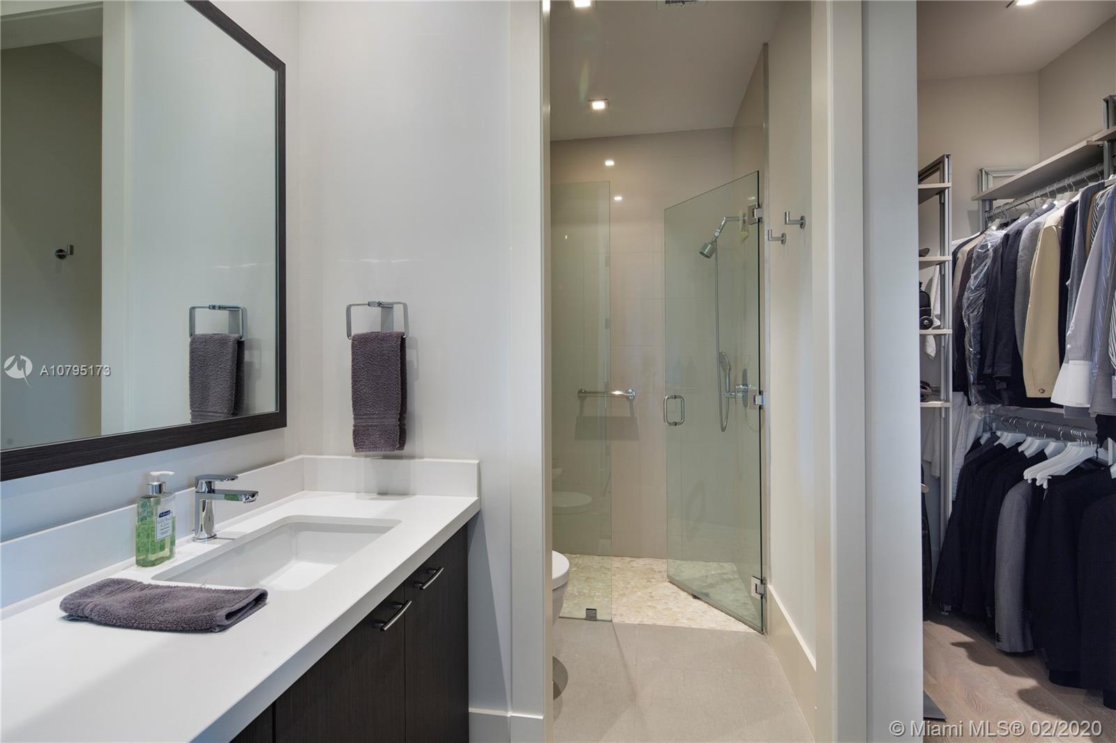 Ponce Gate - Residential