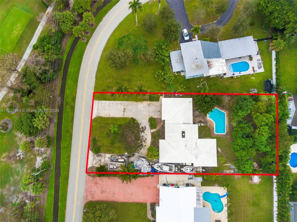 Photo of 4441 E Country Club Cir, Plantation, FL 33317 (MLS # A11517644)