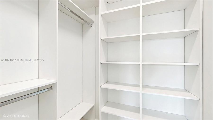 LOTUS PALM - Residential Lease