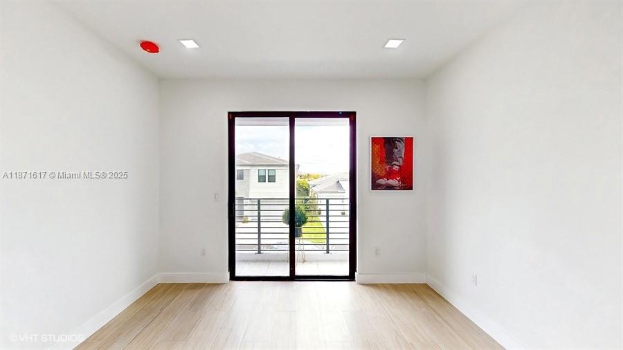 LOTUS PALM - Residential Lease