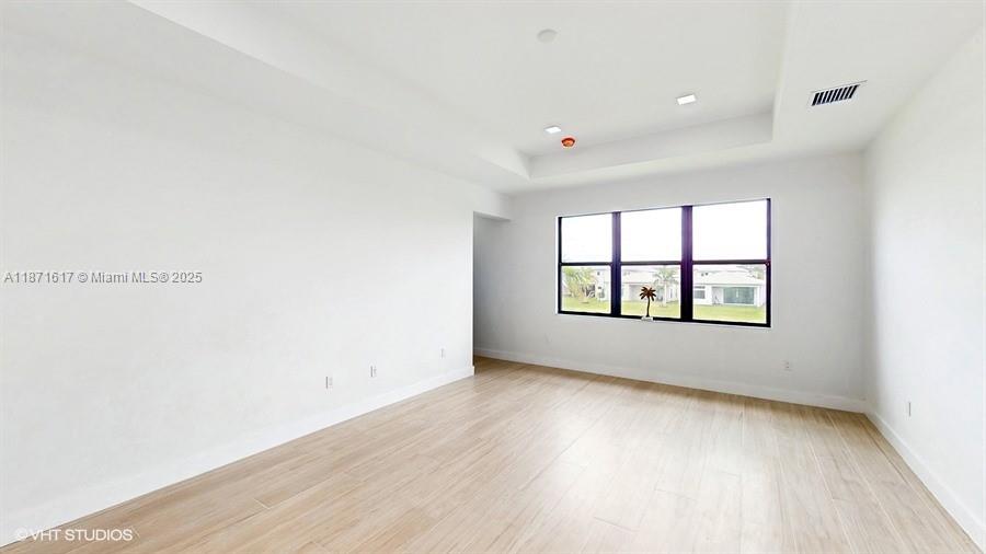 LOTUS PALM - Residential Lease