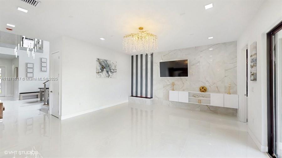 LOTUS PALM - Residential Lease