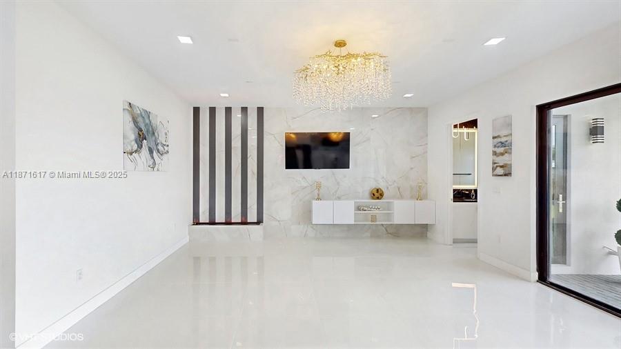 LOTUS PALM - Residential Lease