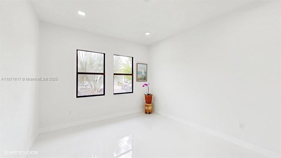 LOTUS PALM - Residential Lease