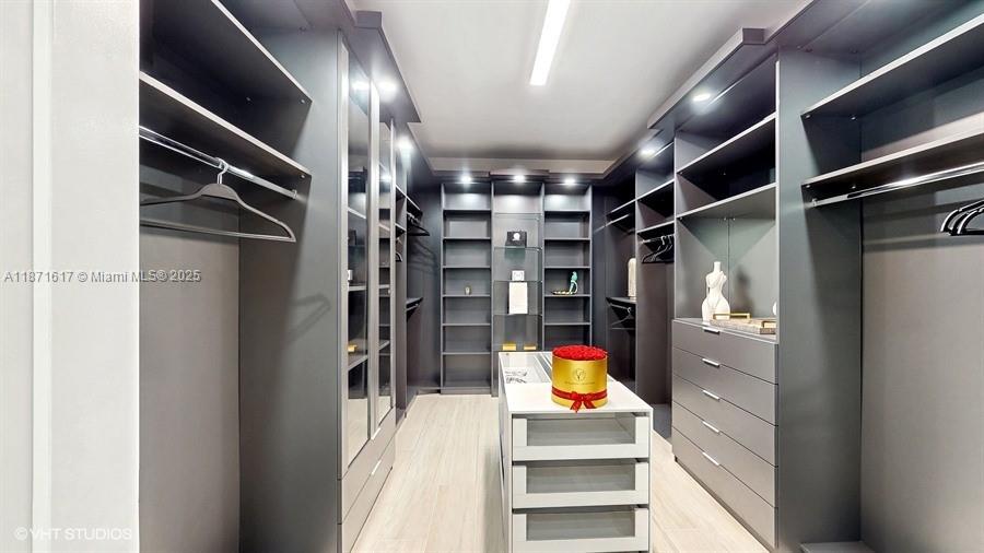 LOTUS PALM - Residential Lease