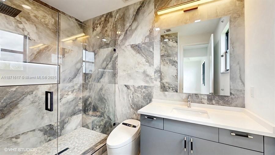 LOTUS PALM - Residential Lease