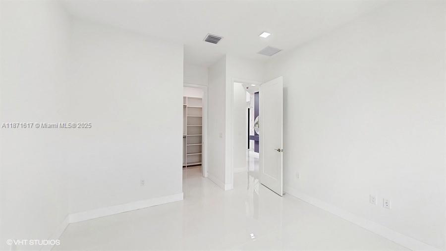 LOTUS PALM - Residential Lease