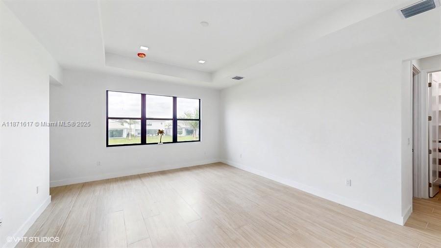 LOTUS PALM - Residential Lease