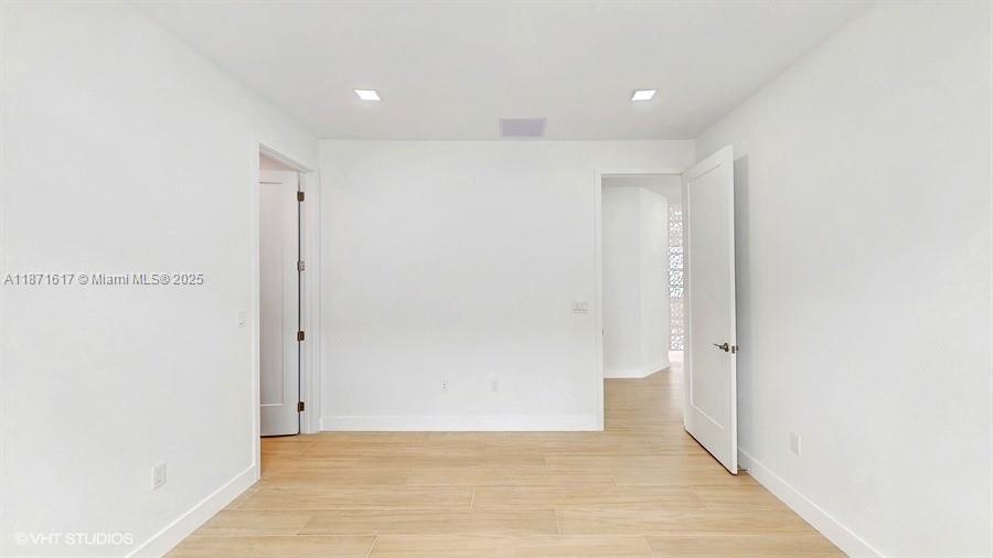 LOTUS PALM - Residential Lease