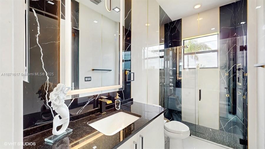 LOTUS PALM - Residential Lease