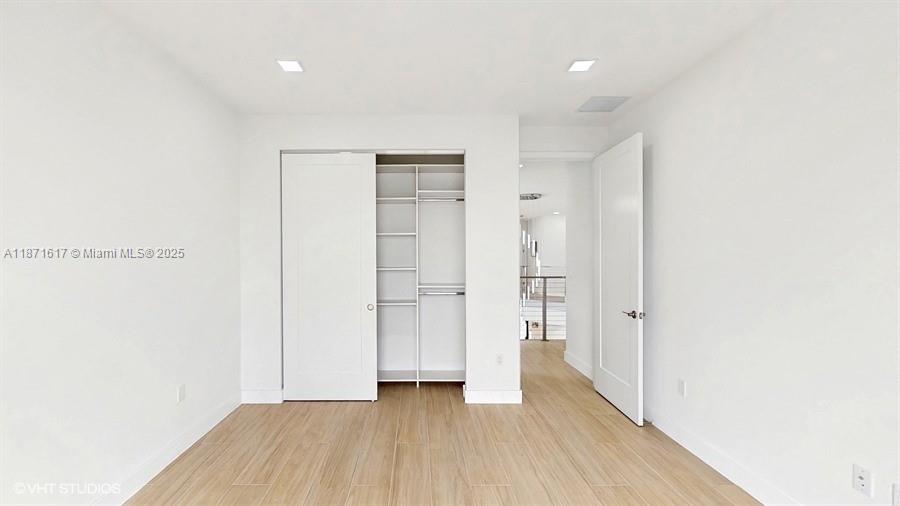 LOTUS PALM - Residential Lease