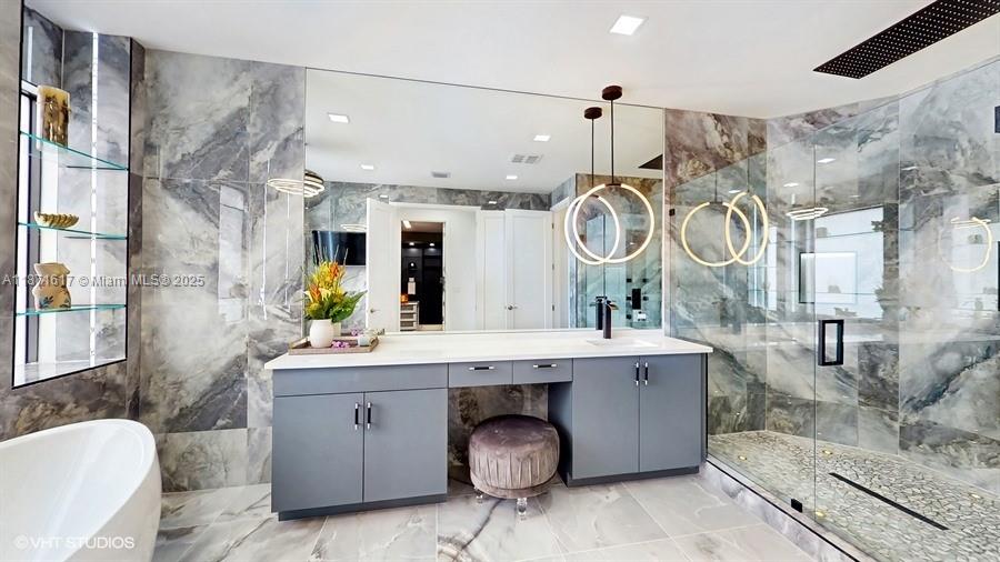 LOTUS PALM - Residential Lease