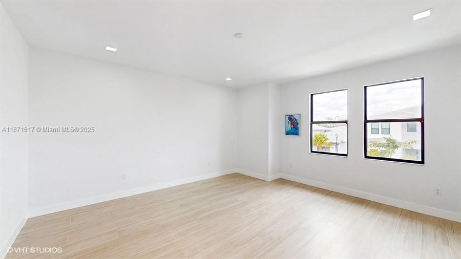 LOTUS PALM - Residential Lease