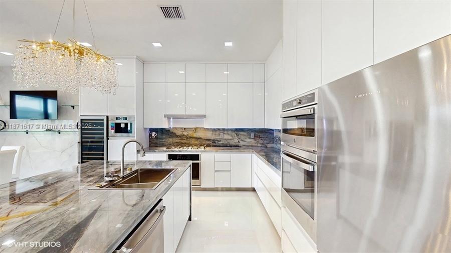 LOTUS PALM - Residential Lease